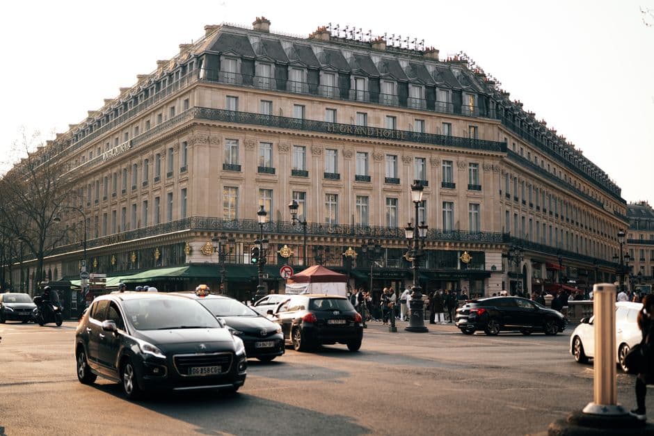 Façade d'un grand hôtel parisien